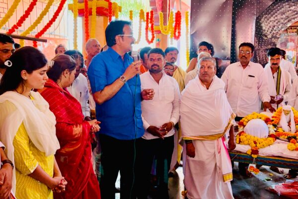 श्री ओंकारनाथ भगवान लघुरुद्र अभिषेक सोहळ्यानिमित्त अमोलराजे इंगळे परिवाराकडून सालाबाद प्रमाणे पंधरावी पंगत.