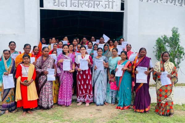पडस्थळ येथे अंकिता पाटील ठाकरे यांच्या हस्ते अर्ज नोंदणी अभियानाचा शुभारंभ