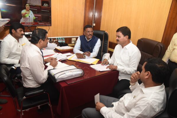 इंदापूर आगार व इंदापूर तालुक्यातील प्रमुख बसस्थानकांच्या सुविधांसंदर्भात परिवहन मंत्री यांच्याकडून मागण्या मान्य – क्रीडा मंत्री दत्तात्रय भरणे