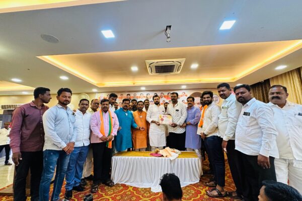 विविध उपक्रमांतून इंदापूर येथे मुख्यमंत्री देवेंद्र फडणवीस यांचा जन्मदिवस साजरा